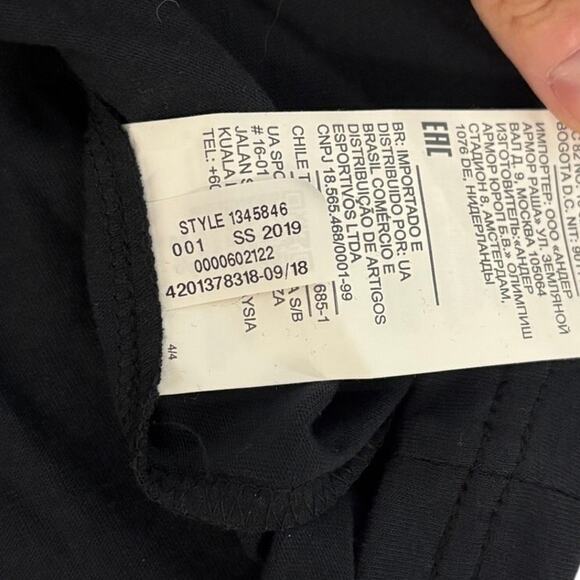 Under Armour Dubai Gold Logo Tee Men’s L Black NWT Style 1345846 - Picture 8 of 8